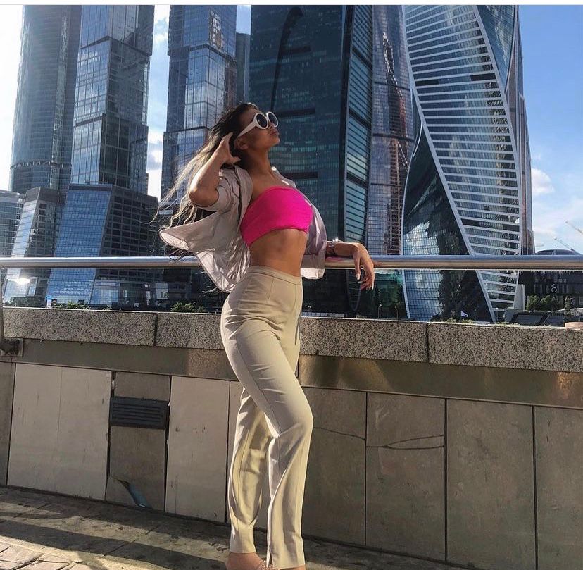 Элитная эскорт-модель София в Москве